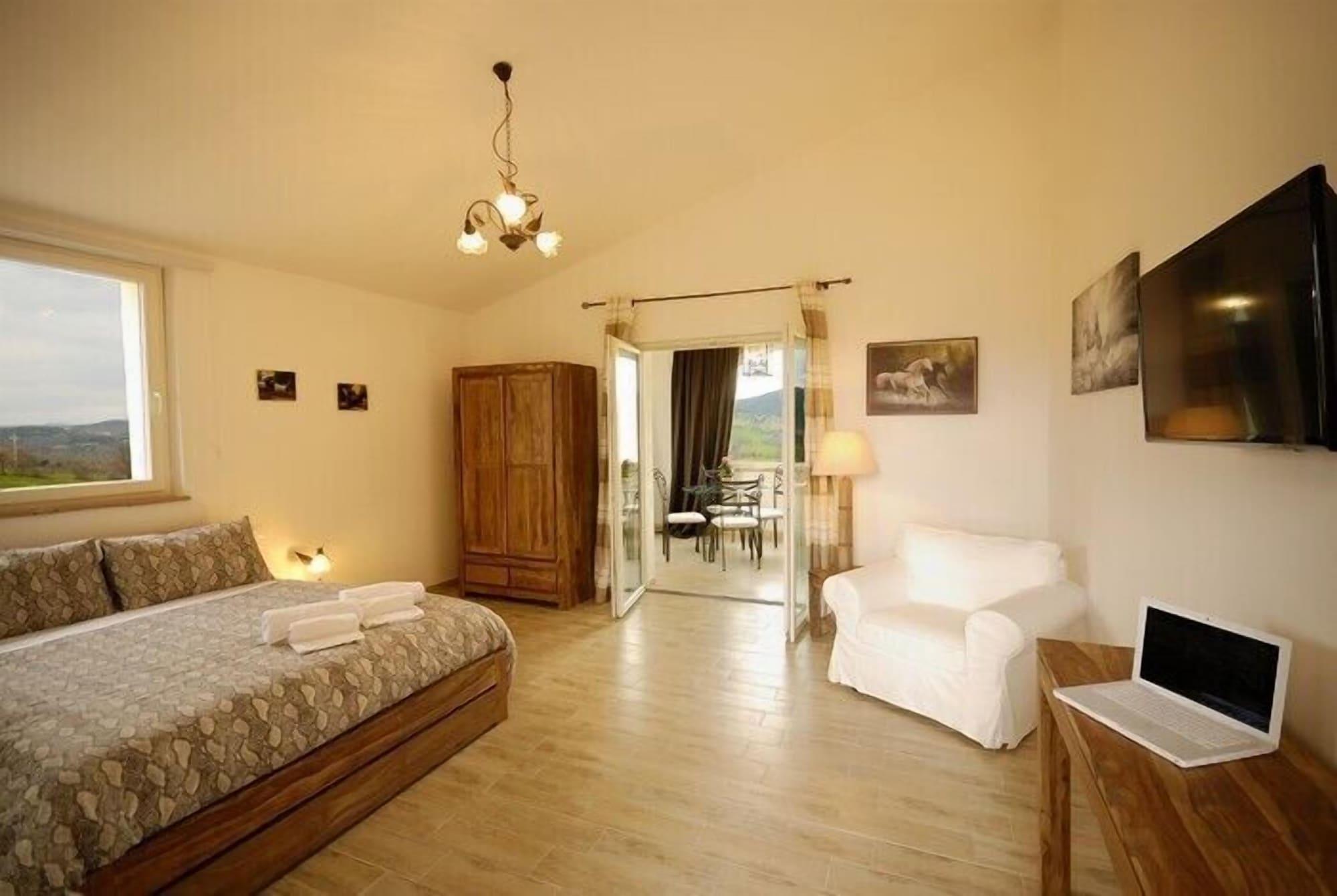 Pietriccio Rosso Hotel La Campigliola Bagian luar foto