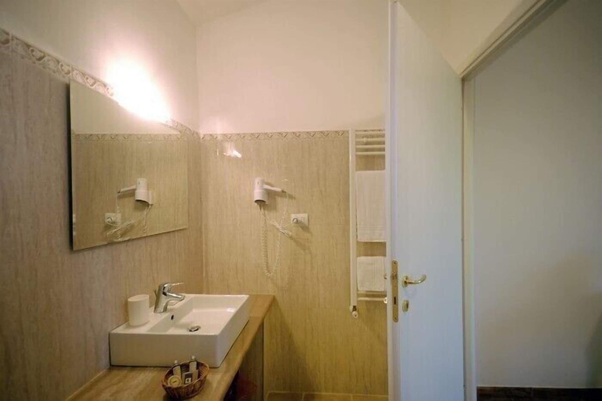 Pietriccio Rosso Hotel La Campigliola Bagian luar foto